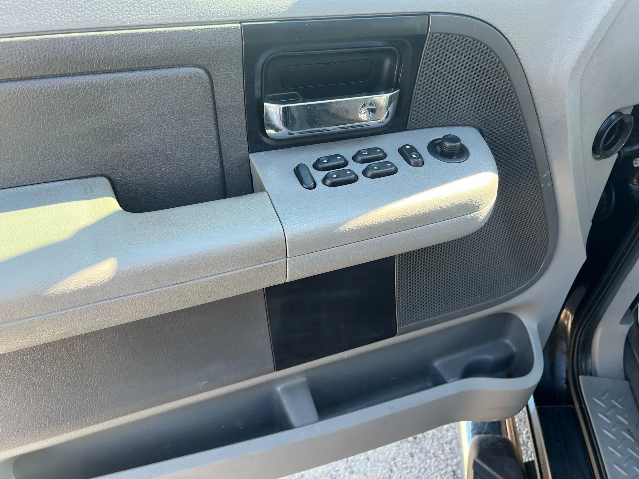 Used 2007 Ford F150 XLT image 25