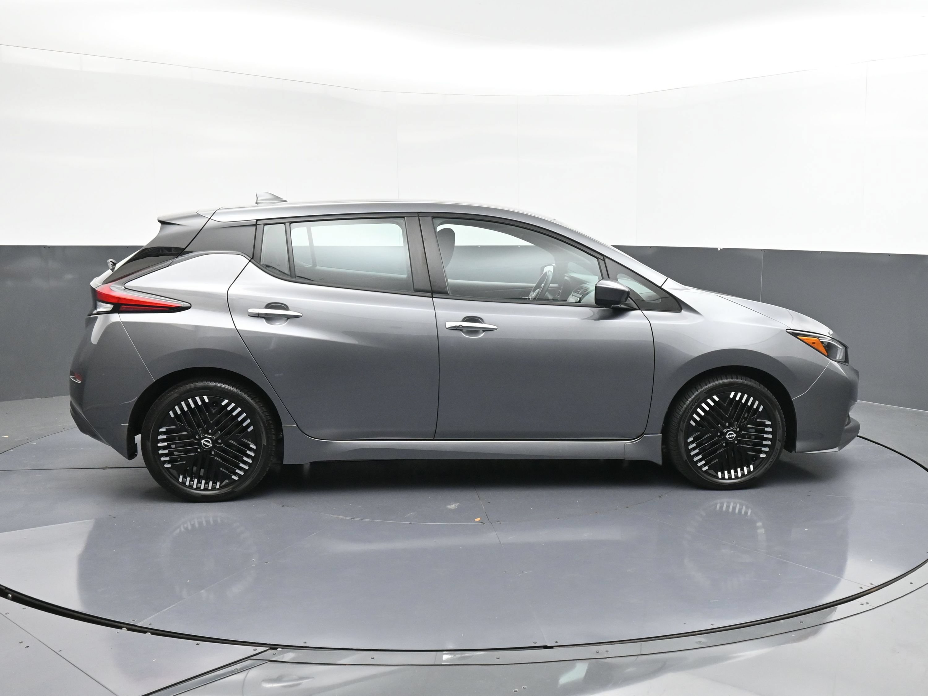 Used 2025 Nissan Leaf SV Plus FWD image 9