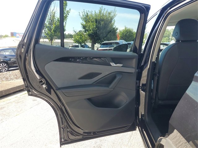 New 2025 Volkswagen Tiguan SE image 12