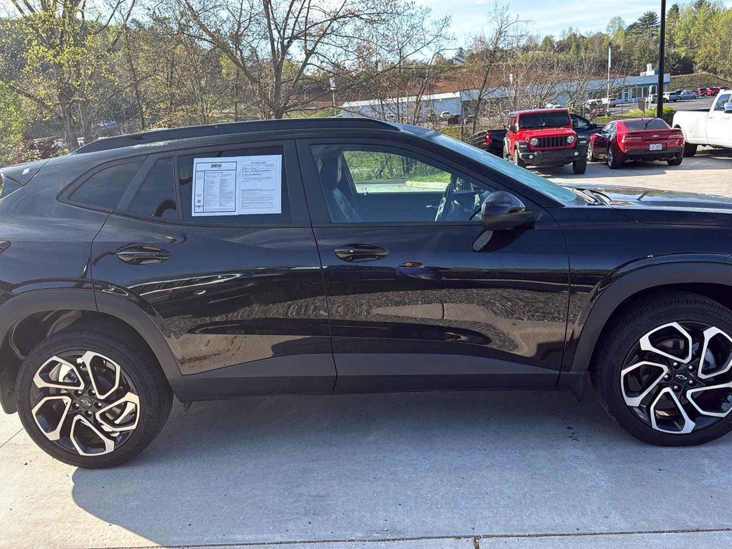 Used 2025 Chevrolet Trax RS w/ Driver Confidence Package FWD image 3