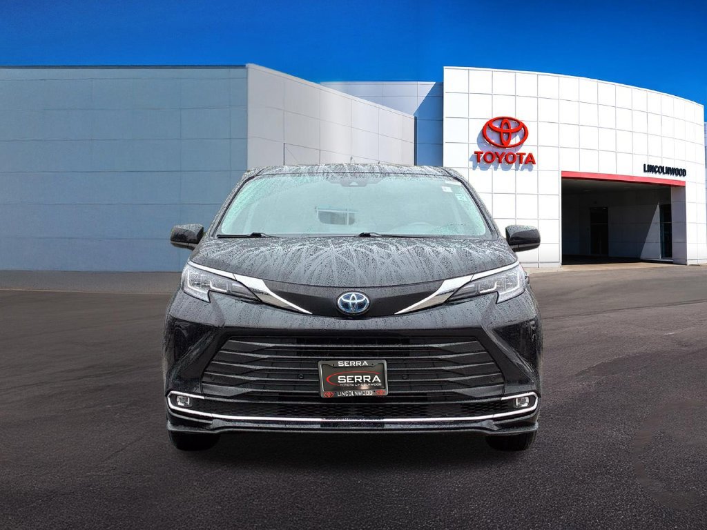 Used 2023 Toyota Sienna XLE FWD image 4