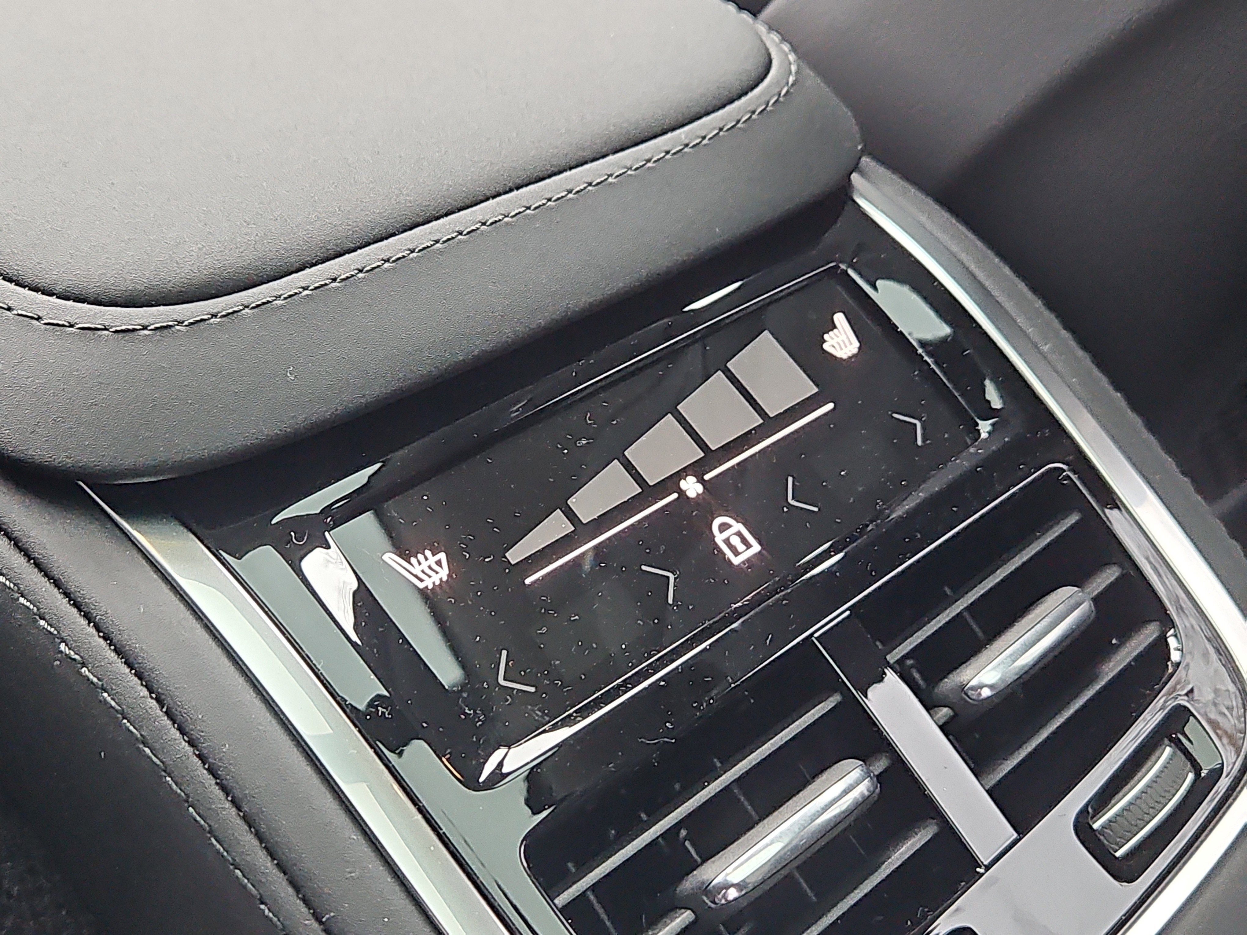 New 2026 Volvo XC90 B6 Plus w/ Protection Package Premier image 12