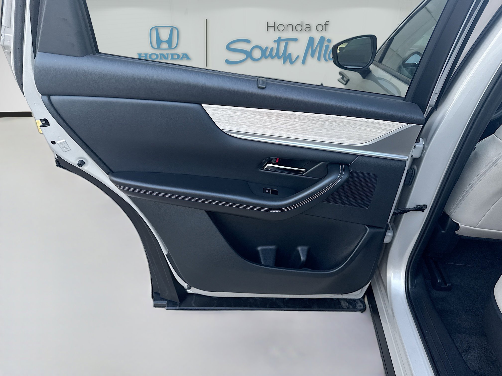 Used 2024 MAZDA CX-90 Plug-In Hybrid w/ Premium Pkg image 26