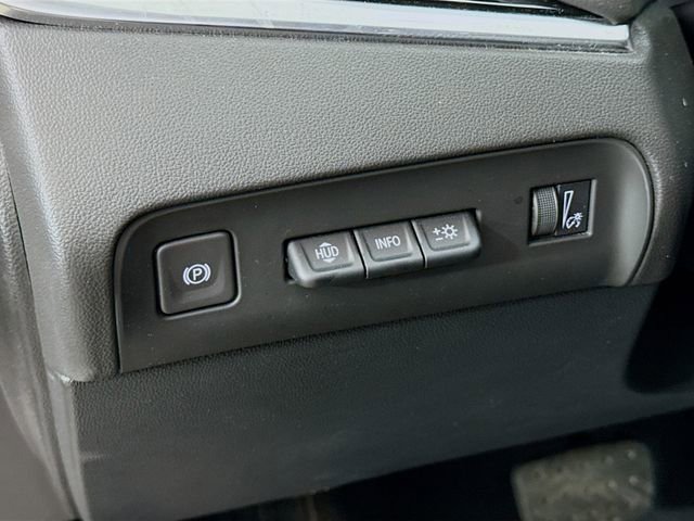 Used 2023 Buick Enclave Avenir image 10