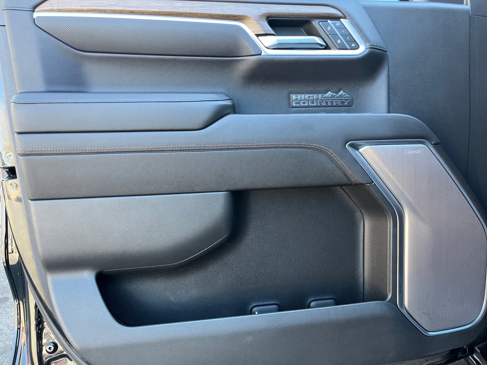 Used 2022 Chevrolet Silverado 1500 High Country w/ High Country Premium Package image 15