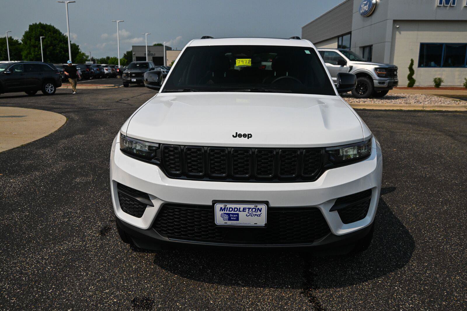 Used 2023 Jeep Grand Cherokee Altitude AWD/4WD image 10