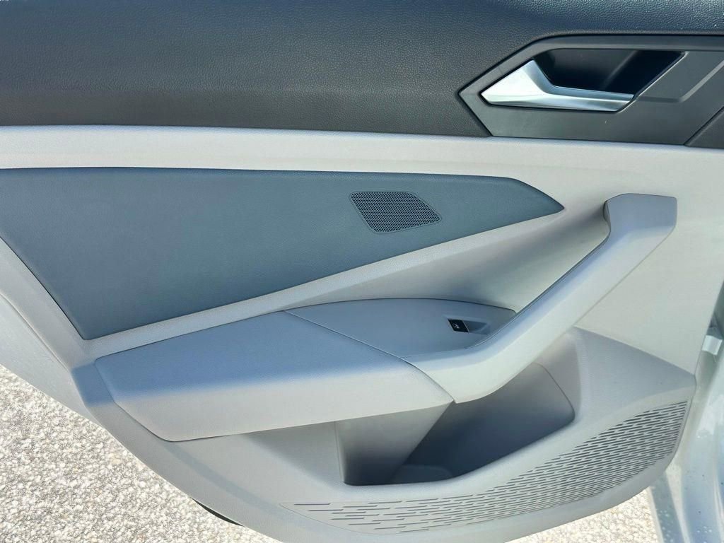 New 2026 Volkswagen Jetta SE FWD image 18