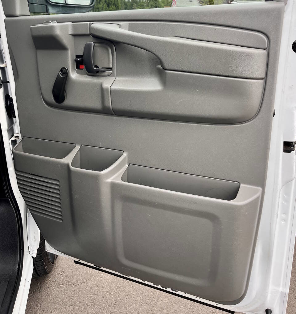Used 2013 Chevrolet Express 2500 RWD image 17