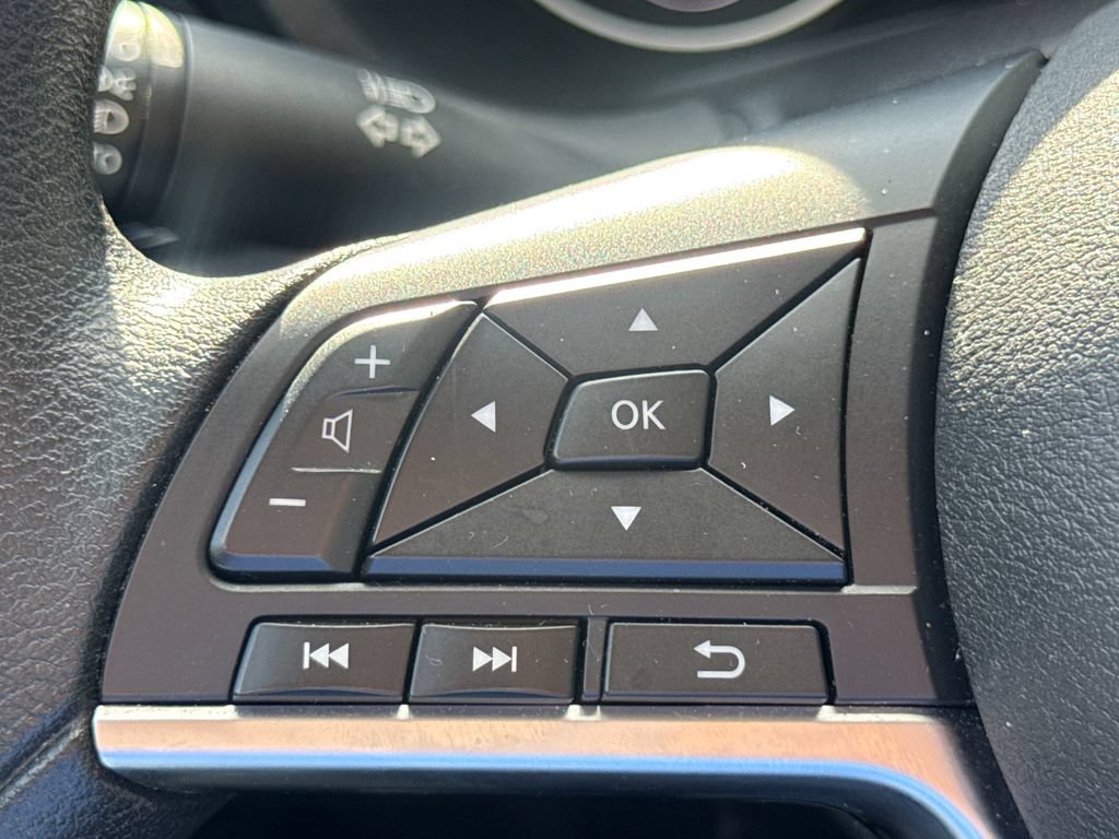 Used 2025 Nissan Sentra SV FWD image 30