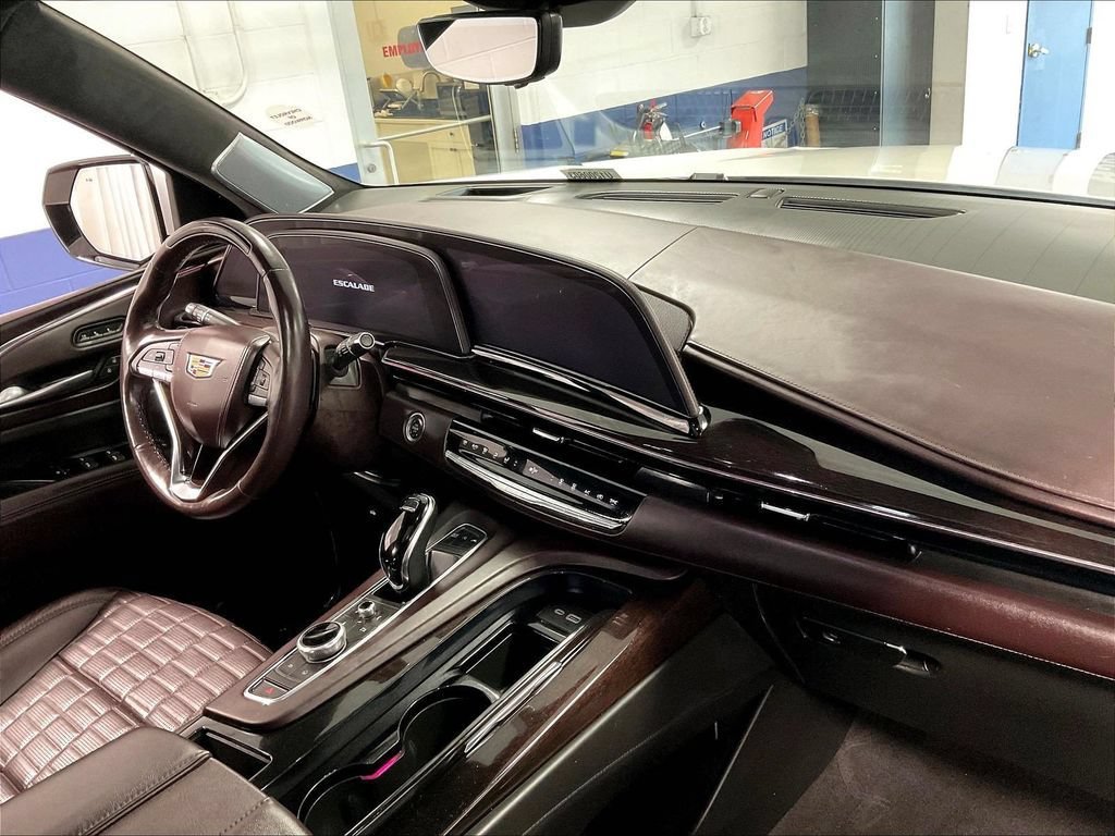 Used 2024 Cadillac Escalade Sport Platinum w/ Heavy-Duty Trailer Package AWD/4WD image 14