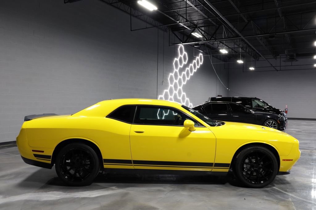 Used 2017 Dodge Challenger SXT image 8