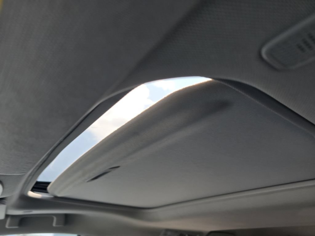 Used 2025 Toyota Sienna XLE w/ XLE Plus Package FWD image 24