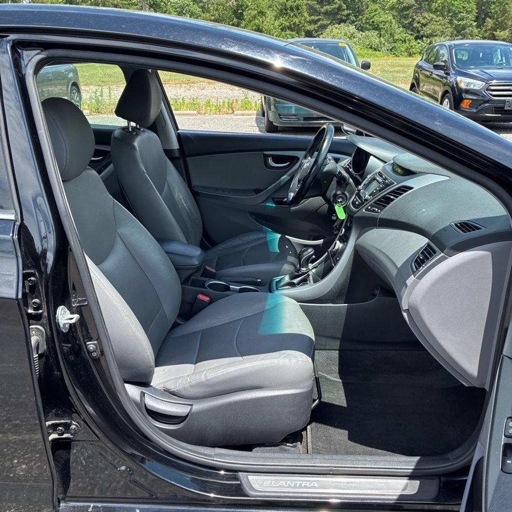 Used 2015 Hyundai Elantra Limited FWD image 11