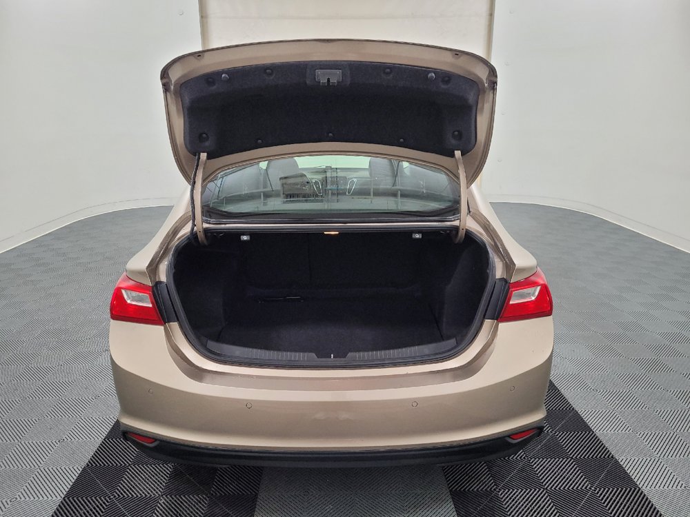 Used 2018 Chevrolet Malibu LT w/ Driver Confidence Package FWD image 29