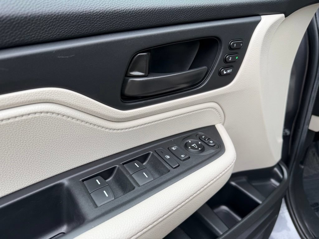 Used 2025 Honda Odyssey EX-L image 18