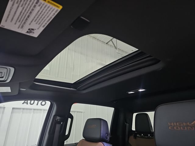 Used 2024 Chevrolet Silverado 1500 High Country w/ Technology Package AWD/4WD image 21