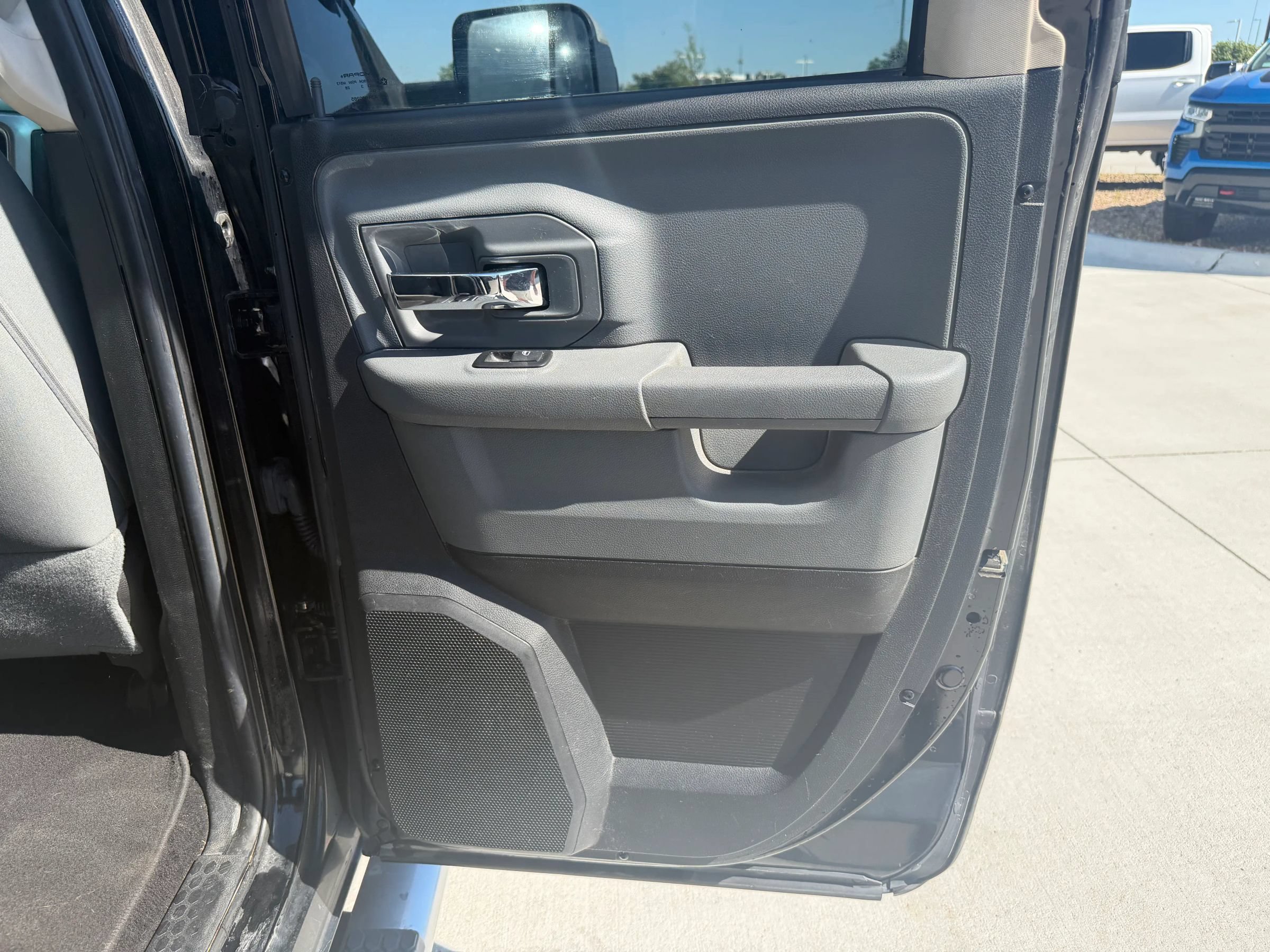 Used 2014 RAM 1500 Classic SLT AWD/4WD image 9