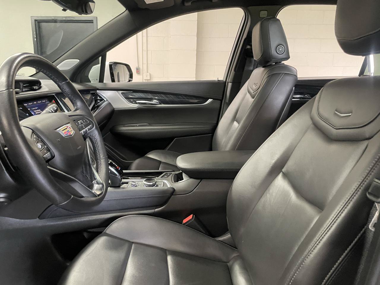 Used 2025 Cadillac XT6 Premium Luxury w/ Technology Package FWD image 13