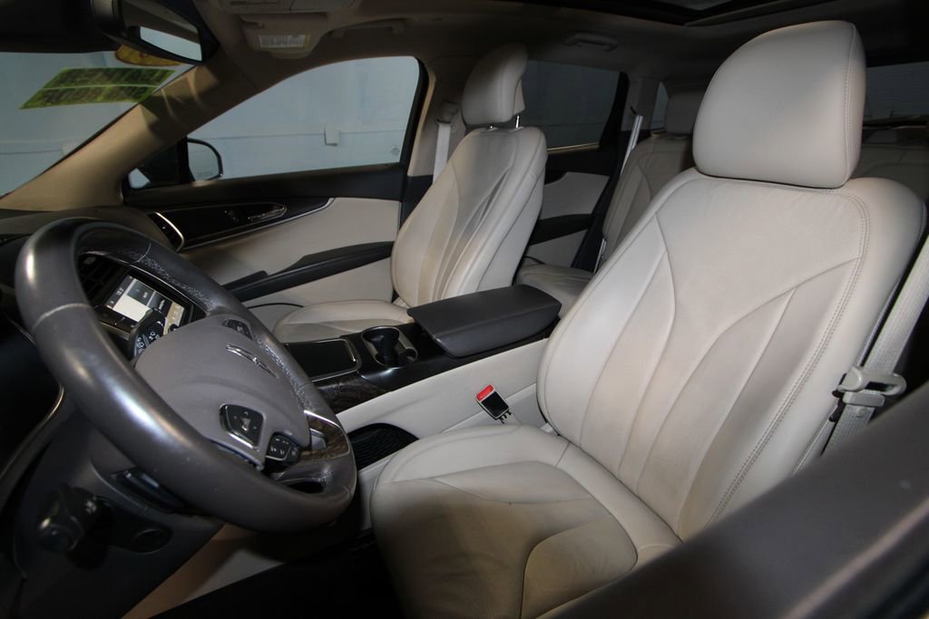 Used 2016 Lincoln MKX Reserve w/ Driver Assistance Package image 4