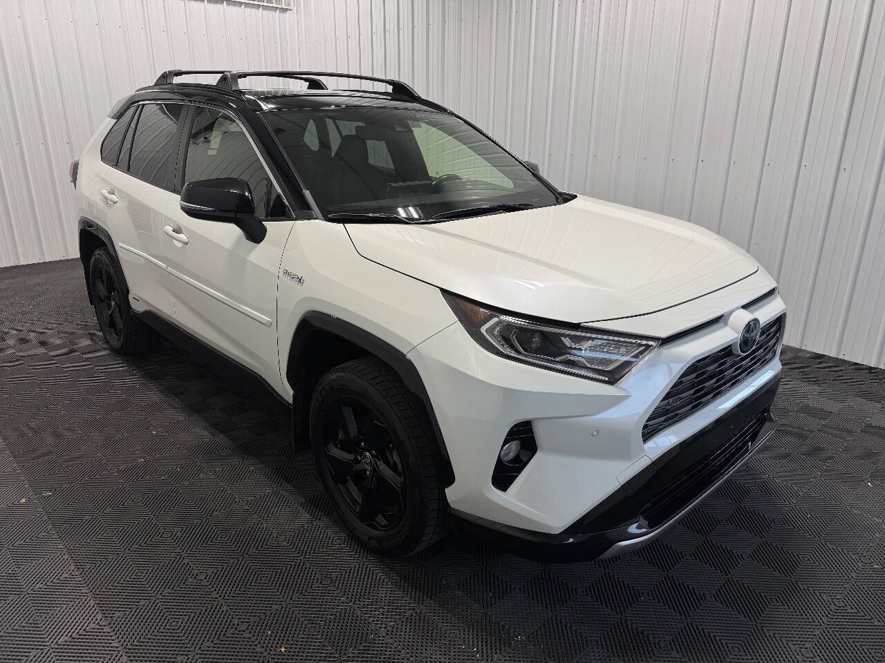 Used 2020 Toyota RAV4 XSE AWD/4WD image 2