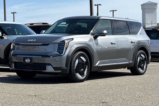 Certified 2024 Kia EV9 Light Long Range RWD image 10