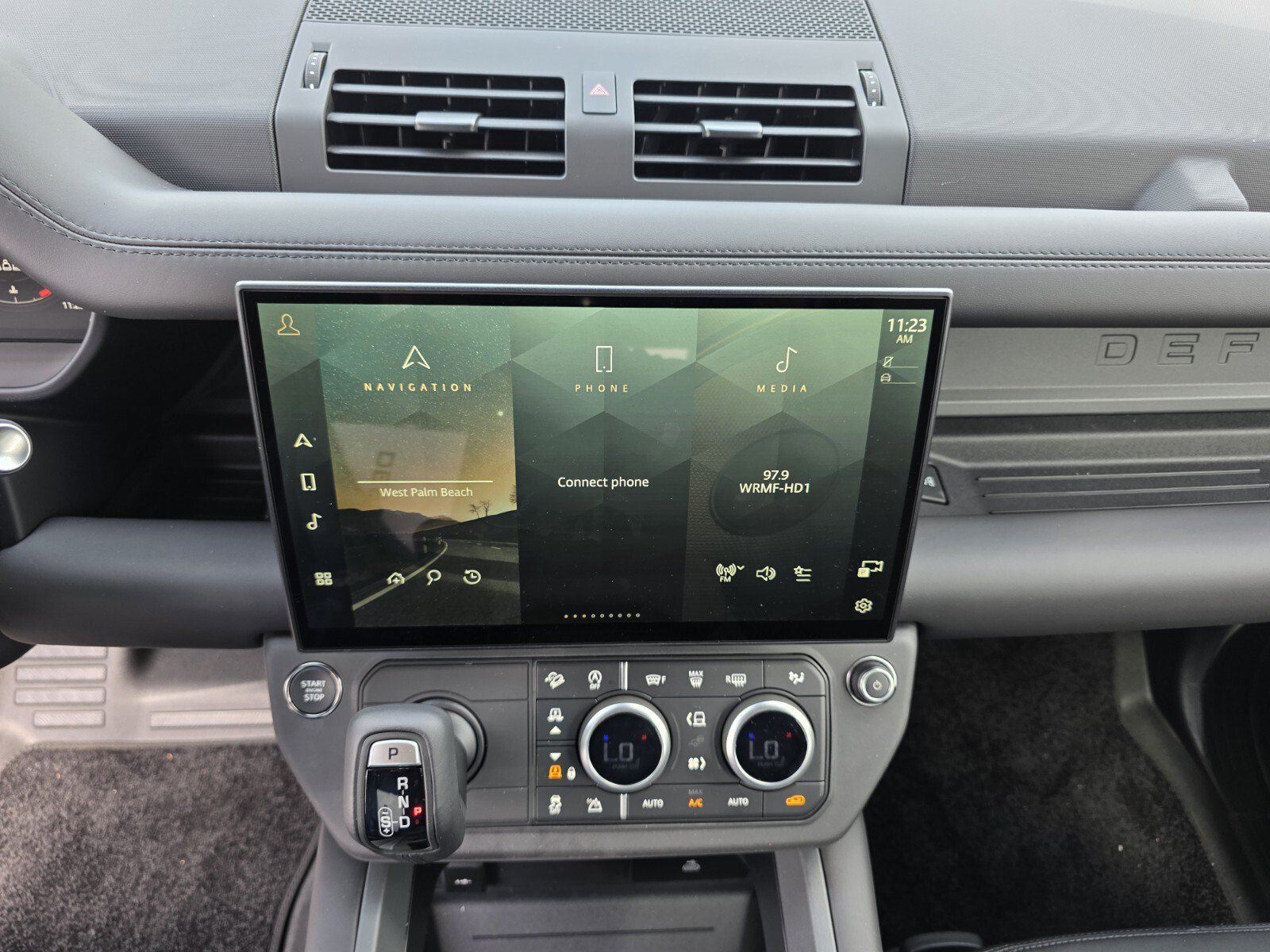 New 2026 Land Rover Defender 90 X-Dynamic SE AWD/4WD image 17