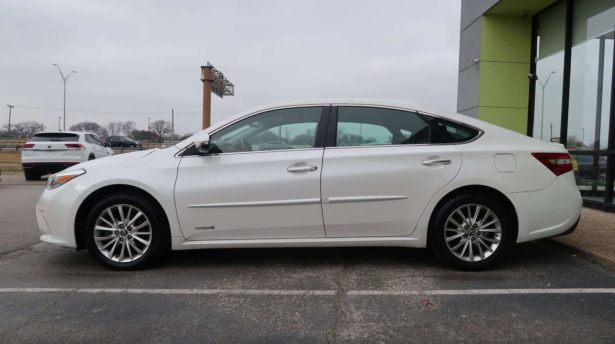 Used 2018 Toyota Avalon Limited w/ All Weather Liner Package FWD image 7