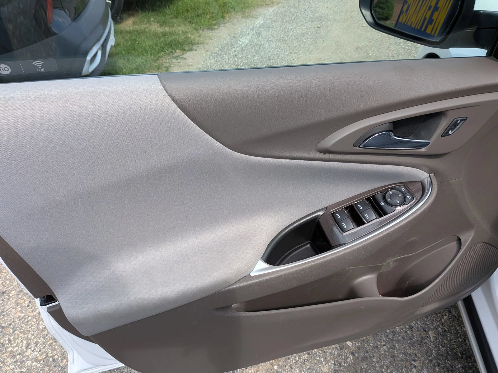 Used 2021 Chevrolet Malibu LT FWD image 21