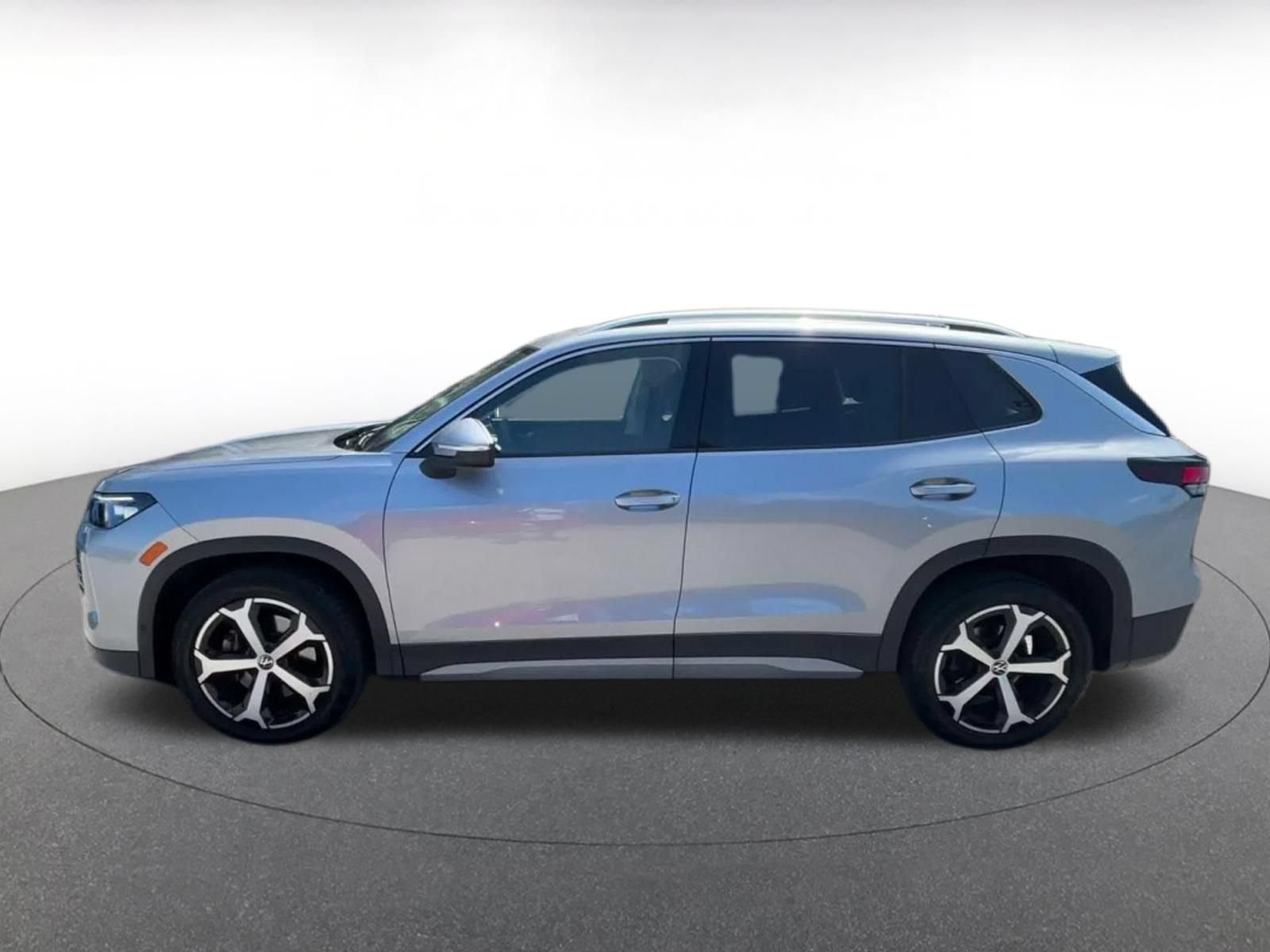 Used 2026 Volkswagen Tiguan SE AWD/4WD image 8