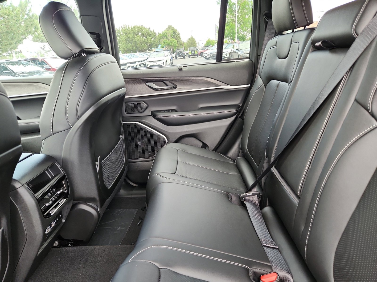 New 2025 Jeep Grand Cherokee Limited 4xe w/ Luxury Tech Group II image 17