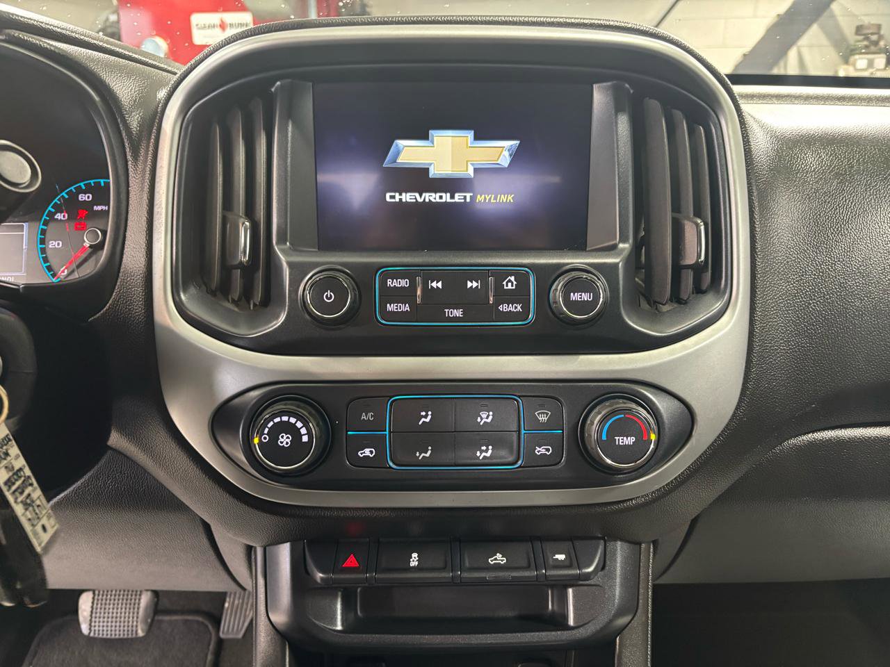 Used 2018 Chevrolet Colorado LT AWD/4WD image 23