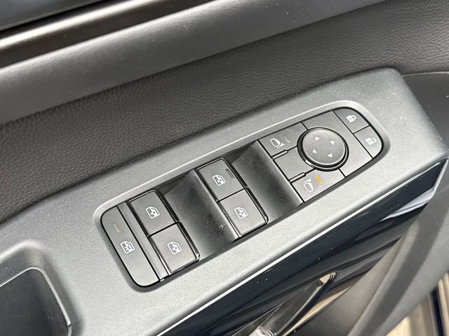 Used 2025 Nissan Pathfinder SV w/ SV Premium Package AWD/4WD image 25