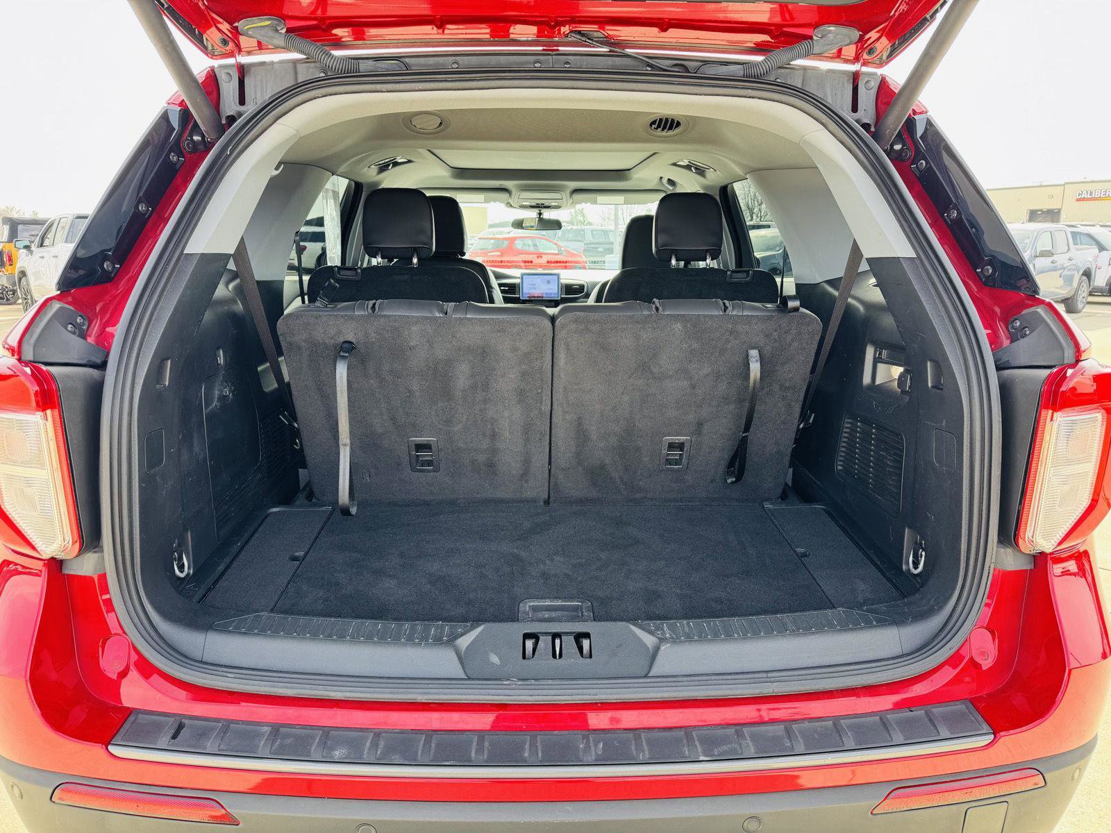 Used 2024 Ford Explorer XLT w/ Equipment Group 202A AWD/4WD image 30