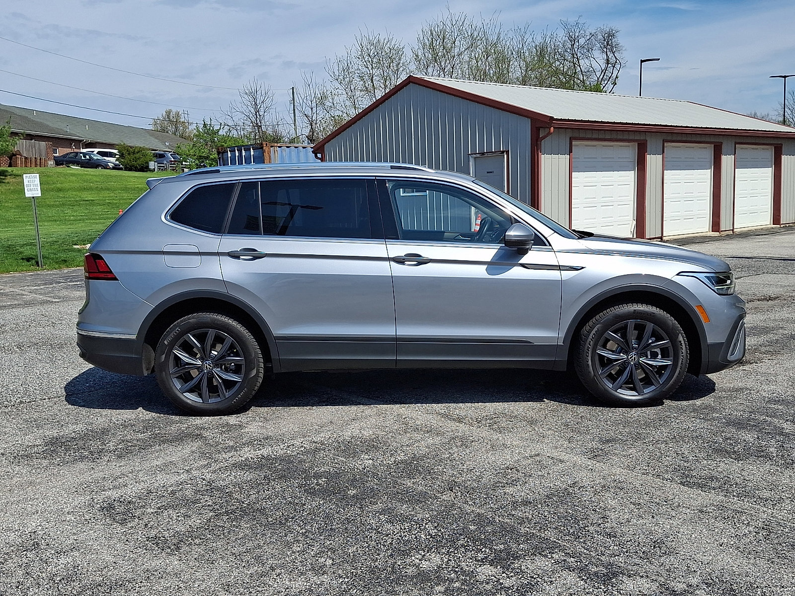Used 2022 Volkswagen Tiguan SE image 13