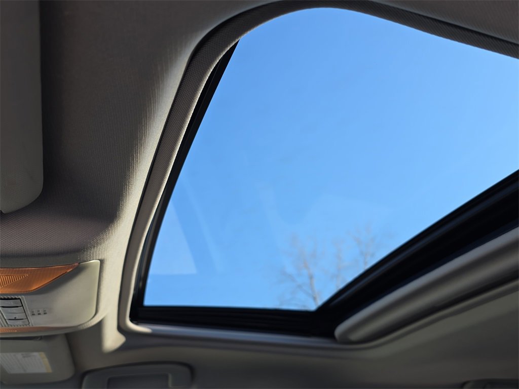 Used 2019 Toyota RAV4 Limited image 32