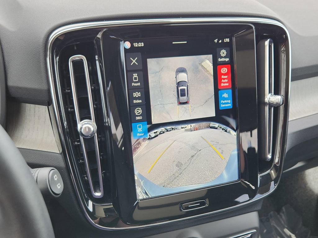New 2025 Volvo XC40 B5 Plus w/ Protection Package Premier image 8