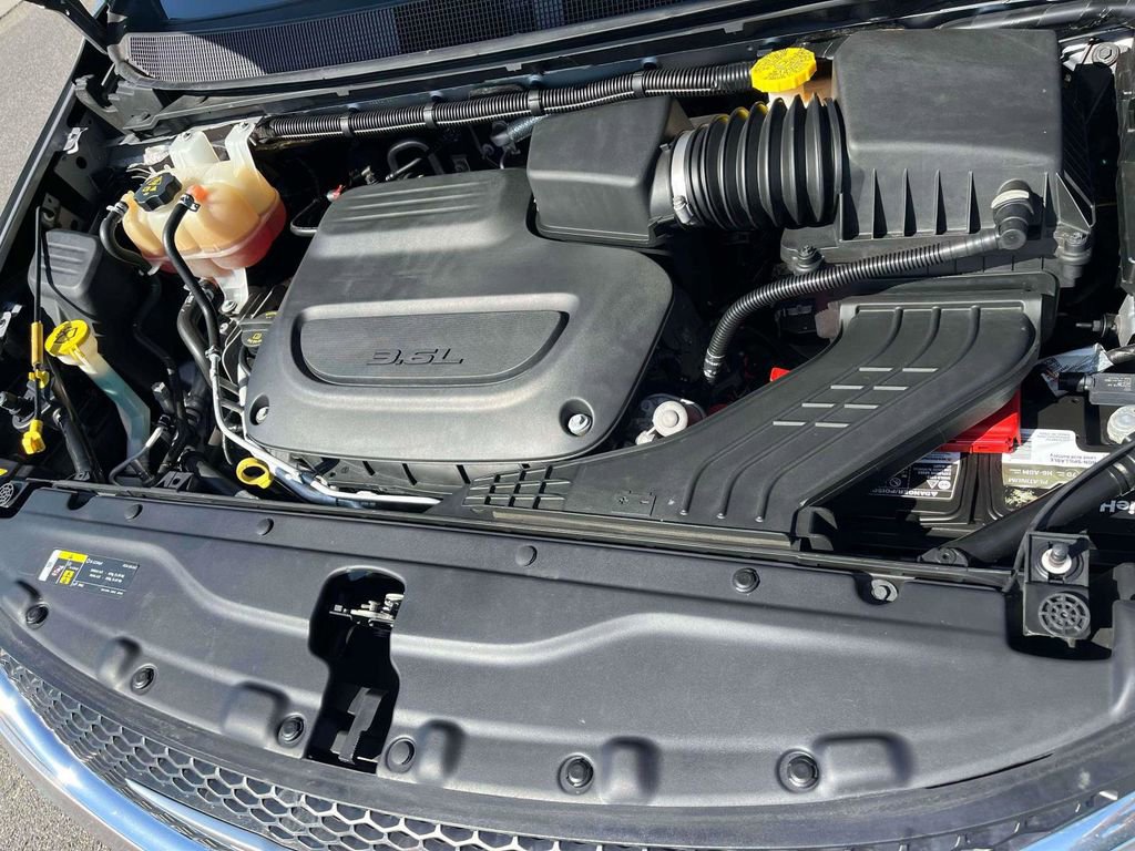 Used 2020 Chrysler Pacifica Limited FWD image 42