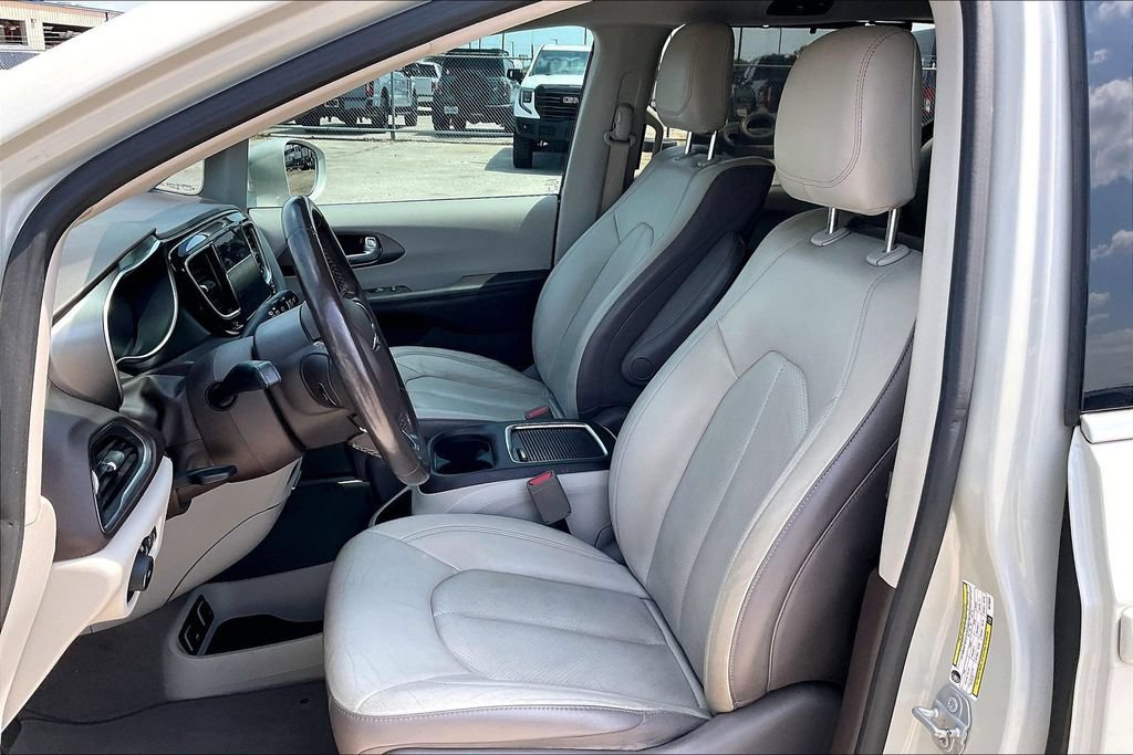 Certified 2019 Chrysler Pacifica Touring-L Plus FWD image 18
