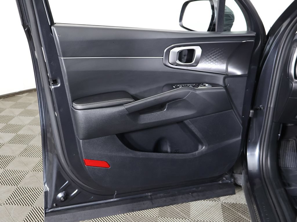 Certified 2024 Kia Sorento LX FWD image 21