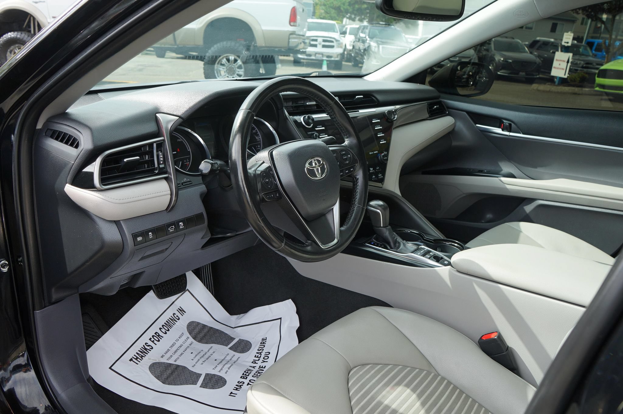 Used 2019 Toyota Camry SE w/ Audio Package FWD image 12
