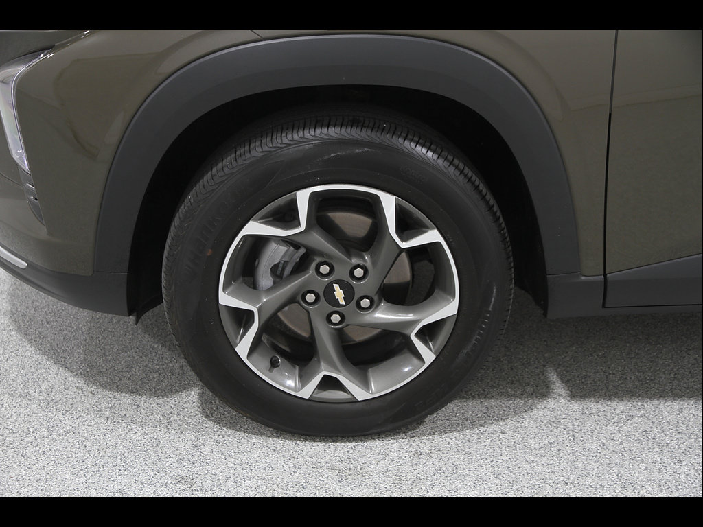 Used 2024 Chevrolet Trax LT w/ LT Convenience Package FWD image 21