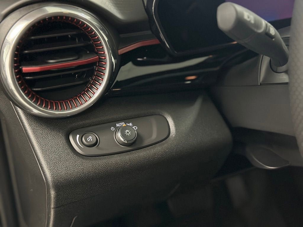 New 2026 Chevrolet Trax RS w/ Sunroof Package FWD image 18