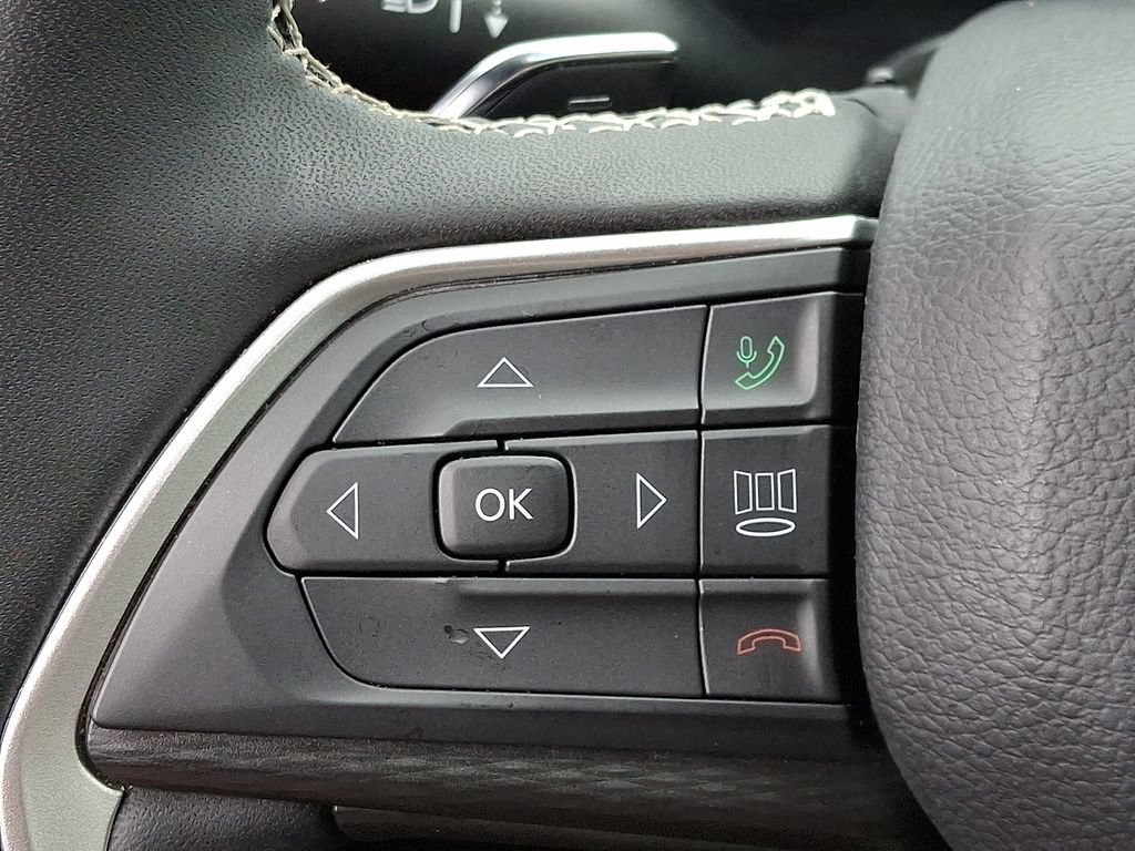 Used 2025 Jeep Grand Cherokee Altitude AWD/4WD image 24