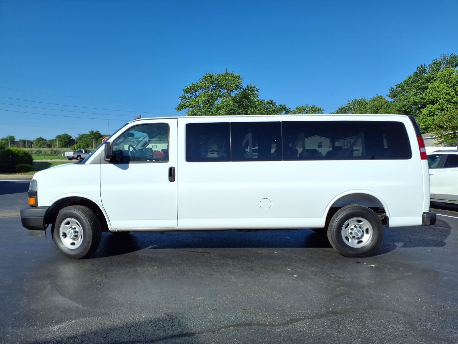 Used 2025 Chevrolet Express 3500 LS RWD image 27