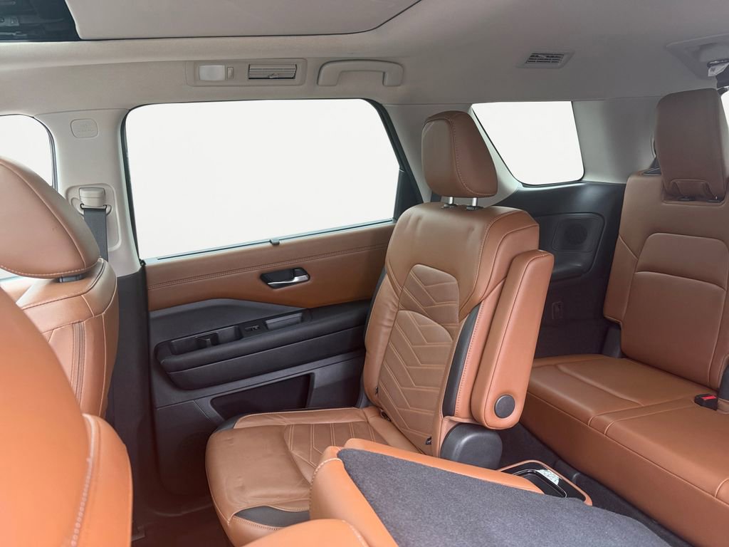 Used 2023 Nissan Pathfinder Platinum image 22