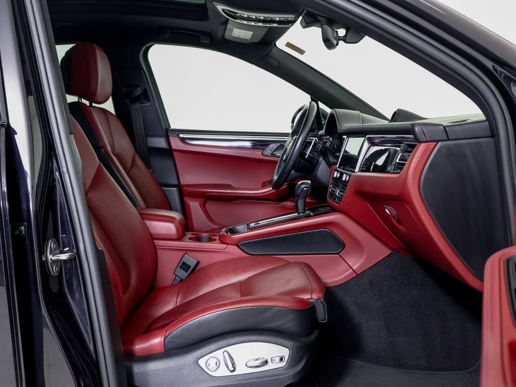 Certified 2023 Porsche Macan AWD/4WD image 9