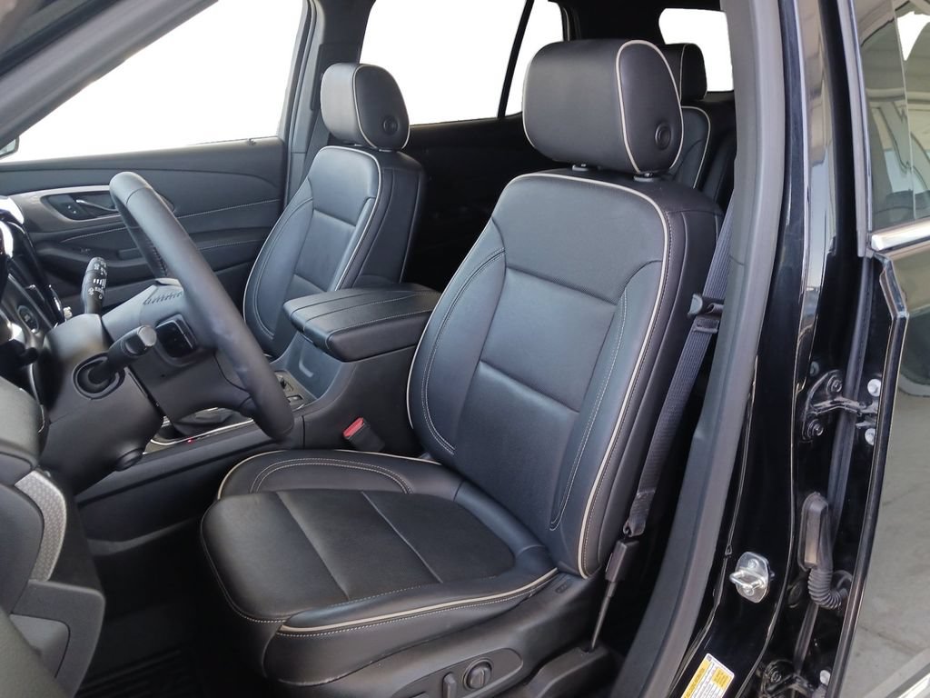 Used 2022 Chevrolet Traverse Premier FWD image 26