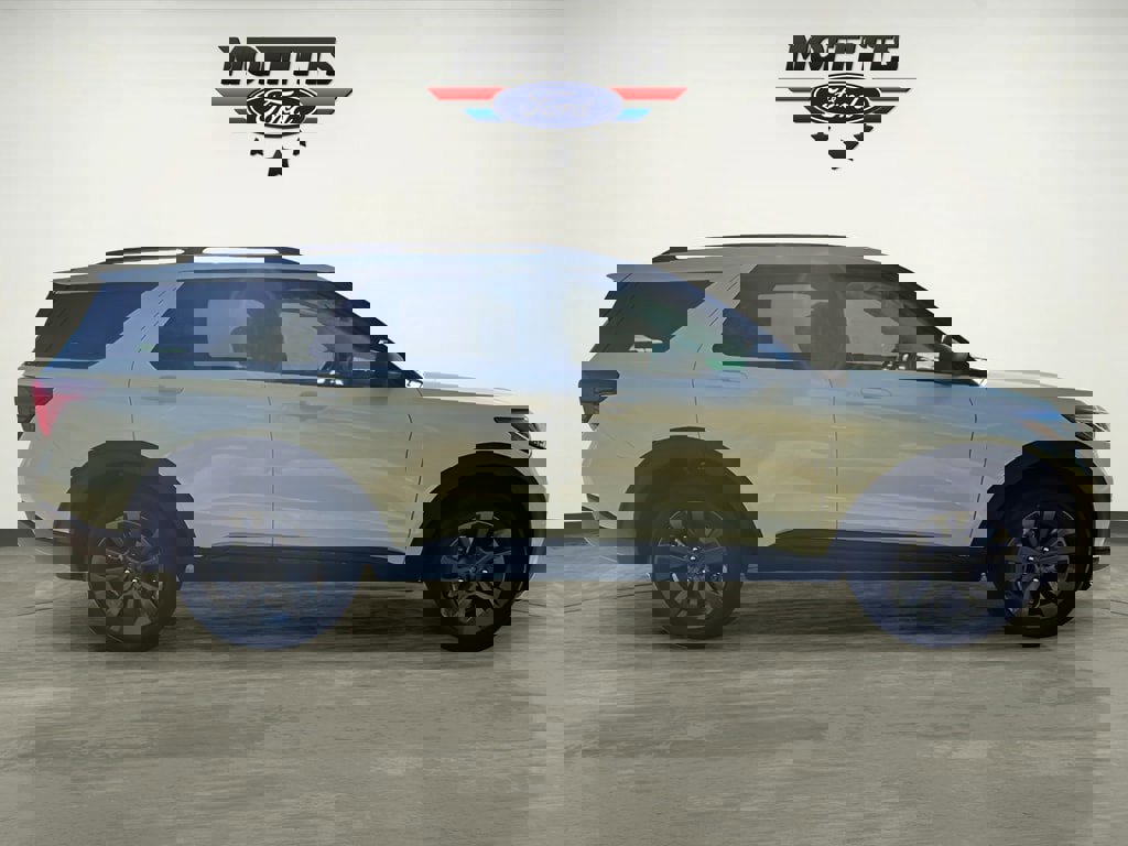 New 2026 Ford Explorer Active w/ Active Comfort Package image 4