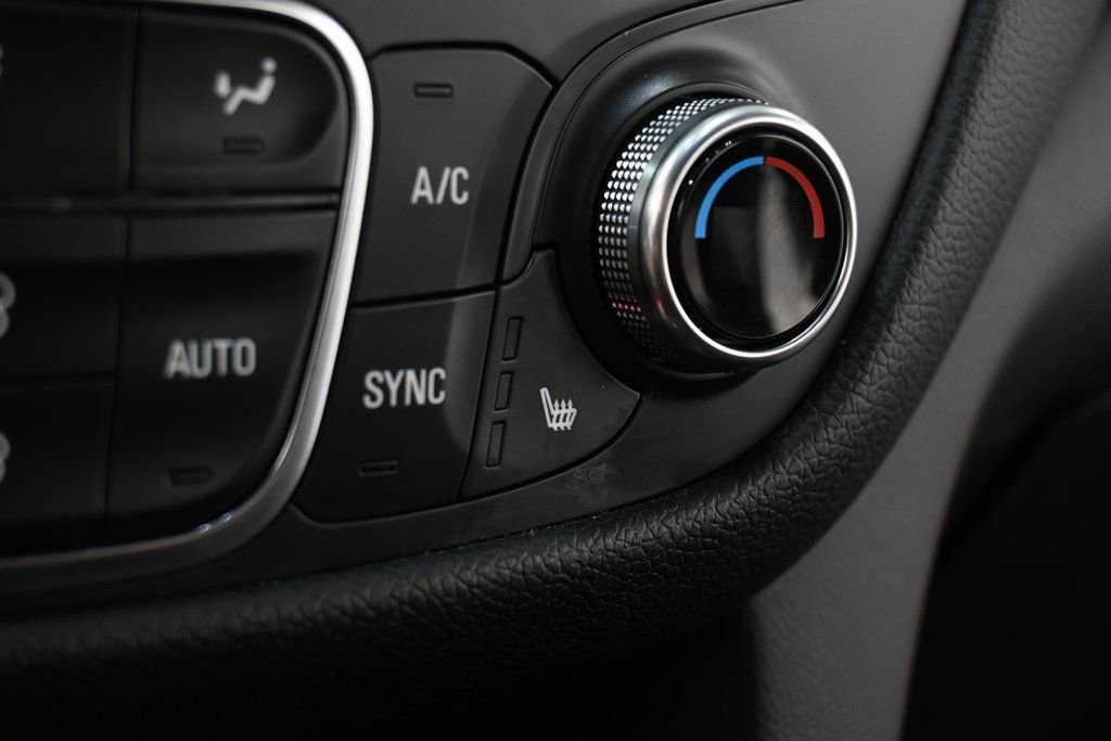 Used 2019 Chevrolet Equinox LT w/ Driver Convenience Package image 15