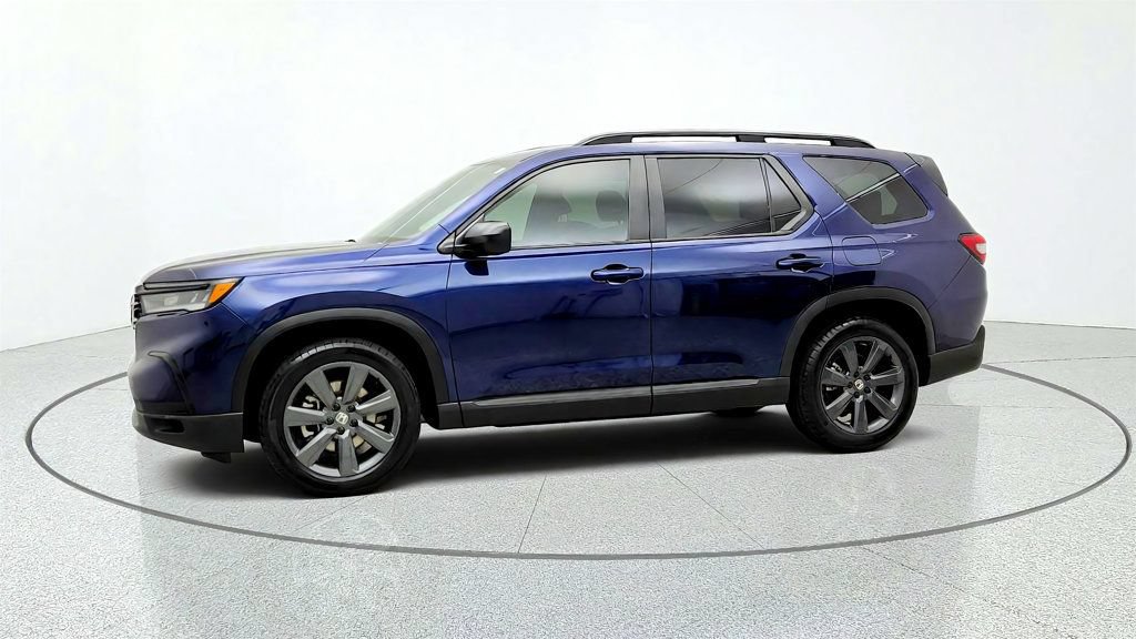 Used 2025 Honda Pilot Sport image 8